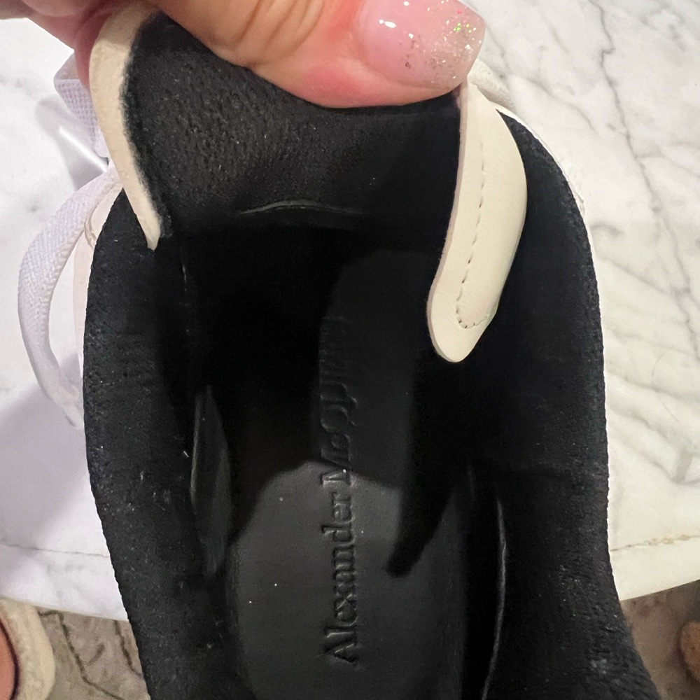 Alexander McQueen
Worn only a few times 
Seal Logo Low-Top Runner Sneakers - Picture 7 of 7